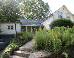 Tüm Ev/Apart Daire Fantastic Reunion House In Quaint Vermont Town - Book Now For Fall Foliage! (Saxtons River, ABD)