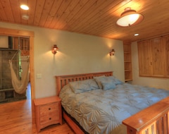 Entire House / Apartment Canyon Lodge Beautiful 10 Acres Close To Town (sleeps 10) (Smithfield, USA)