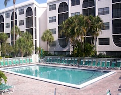 Khách sạn Marco Bay Resort (Đảo Marco, Hoa Kỳ)