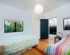 Entire House / Apartment Absolute Beachfront! Great Family Holiday Home. (Russell, New Zealand)