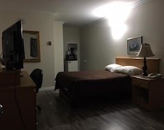 Khách sạn Grassland Motel (Caslan, Canada)