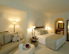 Khách sạn Mystique a Luxury Collection Hotel Santorini (Oia, Hy Lạp)
