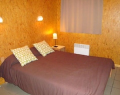 Toàn bộ căn nhà/căn hộ Camping Le Pas De L'Ours - Chalet Mezzanine 6 Persons 3 Rooms Type B (Aston, Pháp)