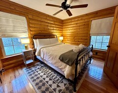 Cijela kuća/apartman New! Cozy 2br Red River Gorge Cabin W/ Hot Tub! (Stanton, Sjedinjene Američke Države)