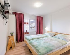 Casa/apartamento entero 7 Bedroom Accommodation In Skare (Otočac, Croacia)