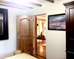 Hele huset/lejligheden Adobe Mountain Retreat-Fishing, hiking,skiing,beautiful Santa Fe Taos area $89 (Vadito, USA)