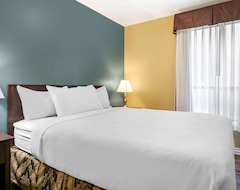 Hotel Econo Lodge Inn & Suites (Kelowna, Canada)