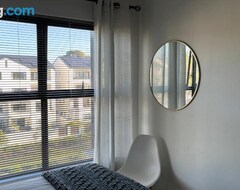 Koko talo/asunto Luxury One Bedroom Apartment (Strand, Etelä-Afrikka)