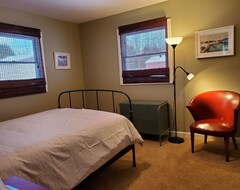 Koko talo/asunto Three Bedroom Waterfront Home With Large Deck (Cedar, Amerikan Yhdysvallat)