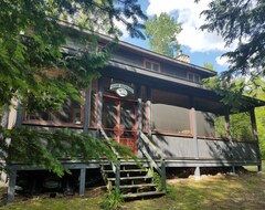 Toàn bộ căn nhà/căn hộ Central Adirondack Lakefront Solar Lodge (North Hudson, Hoa Kỳ)