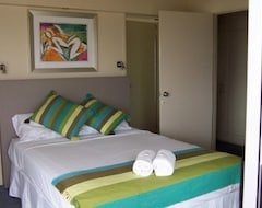 Khách sạn Bahia Beachfront Apartments (Surfers Paradise, Úc)