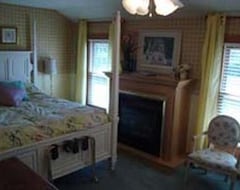 Bed & Breakfast Twin Gables (Saugatuck, USA)