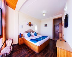 Hotel OYO 5490 Golf Links Resort (Shimla, India)