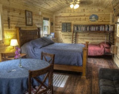 Toàn bộ căn nhà/căn hộ Cypress Hollow Family Cabin (Utopia, Hoa Kỳ)