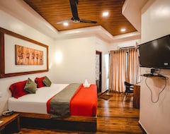 Hotel Athirappilly Polaris Resort Athirappilly Pool Luxurious Nature Friendly Resort (Irinjalakuda, Indija)