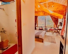 Hotel 4 Bedroom Luxury Bungalow In Manali With Beautiful Scenic Mountain & Orchard View (Manali, Indija)