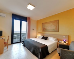 Hotel Sole (Montesilvano, İtalya)