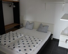Casa/apartamento entero Apartamento para 4 + 1 personas, a 150 m de la playa, con vistas al mar (Pula, Croacia)
