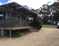 Koko talo/asunto Charm on Douglas (Bicheno, Australia)