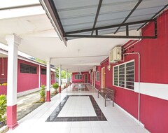 Khách sạn Oyo 90660 Rayyans Roomstay (Pantai Kok, Malaysia)