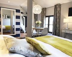 Khách sạn Hotel Les Suites - Domaine De Crecy (Crécy-la-Chapelle, Pháp)