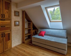 Toàn bộ căn nhà/căn hộ Villa Taja - Four Bedroom Chalet, Sleeps 10 (Semič, Slovenia)