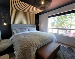 Toàn bộ căn nhà/căn hộ Private Peninsula - Modern Yet Cozy 5-bedroom Renovated Cottage (Tweed, Canada)