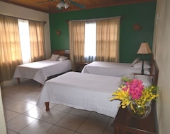 Khách sạn Seagrape Plantation Resort (Roatán, Honduras)