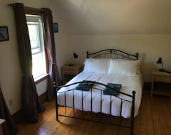 Entire House / Apartment Beautiful, Century Old Oceanfront Home. (Murray Harbour, Canada)
