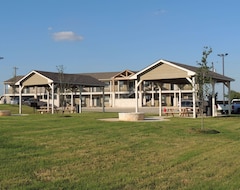 Khách sạn Eagle'S Den Three Rivers Texas A Travelodge By Wyndham (Three Rivers, Hoa Kỳ)