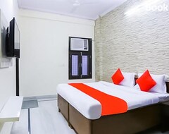 Khách sạn Roomshala 087 Green High (Delhi, Ấn Độ)