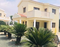 Hele huset/lejligheden 2 Bedroom Detached Villa With Own Pool In Ayia Thekla (Sotira, Cypern)