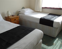 Little Foxes Hotel & Gatwick Airport Parking (Crawley, United Kingdom)