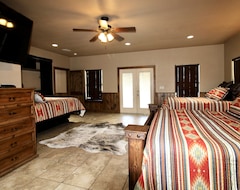 Entire House / Apartment Large Home, Wide Open Spaces, And A Private Pool Perfect For Large Families (Rio Frio, USA)