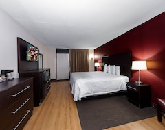 Hotel Red Roof Inn And Suites Madison (Madison, USA)