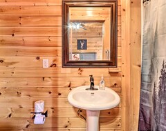 Hotel New! ‘star Lite’ Cabin: Hot Tub, Deck & Pool Table (Sevierville, EE. UU.)