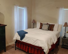Cijela kuća/apartman Monterey Bay Warm And Sunny Big 3 Bedroom Home With Guest House (Salinas, Sjedinjene Američke Države)