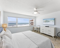 Hotel Direct Oceanfront - Beautifully Updated - Excellent Oceanfront Views (Satellite Beach, USA)