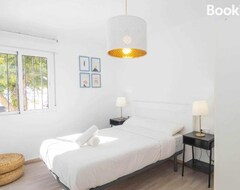 Casa/apartamento entero Apartamento En La Playa Con Piscina, Wifi Y Parking (Rincón de la Victoria, España)