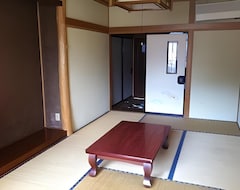 Otel Lodge Uenoski (Nagano, Japonya)