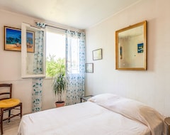 Hotel 3 Bedroom Accommodation In La Crau (La Crau, France)
