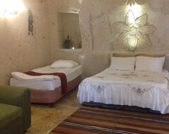 Hotel Aziz Cave (Ortahisar, Turkey)