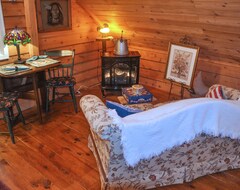 Hele huset/lejligheden 5 Star Romantic Getaway For Two 28 Acres Fresh Warm Bread Pond & Creek (Bostic, USA)