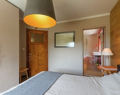 Cijela kuća/apartman Beautiful Holiday Home With Whirlpool And Sauna, Situated Along The Woods (Libin, Belgija)