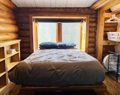 Toàn bộ căn nhà/căn hộ North Shore Tiny Log Cabin Retreat (Schroeder, Hoa Kỳ)