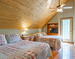 Entire House / Apartment Newly Renovated Cottage In Beautiful Bete Grise! (Copper Harbor, USA)