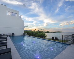 Entire House / Apartment Allure Villa #22 3br North Sound Waterfront (Georgetown, Cayman Islands)