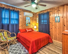 Entire House / Apartment New! Cozy Kentucky Cabin W/ Sunroom, Yard & Views! (Bonnieville, USA)