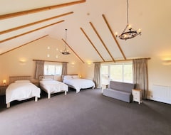Huoneistohotelli The Victorian Barn, Self-Catering Holidays With Pool And Hot Tubs, Dorset (Blandford Forum, Iso-Britannia)