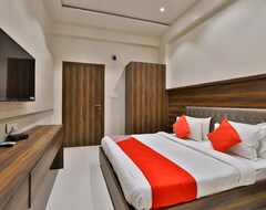 Hotel OYO 35780 La Victoria (Surat, India)